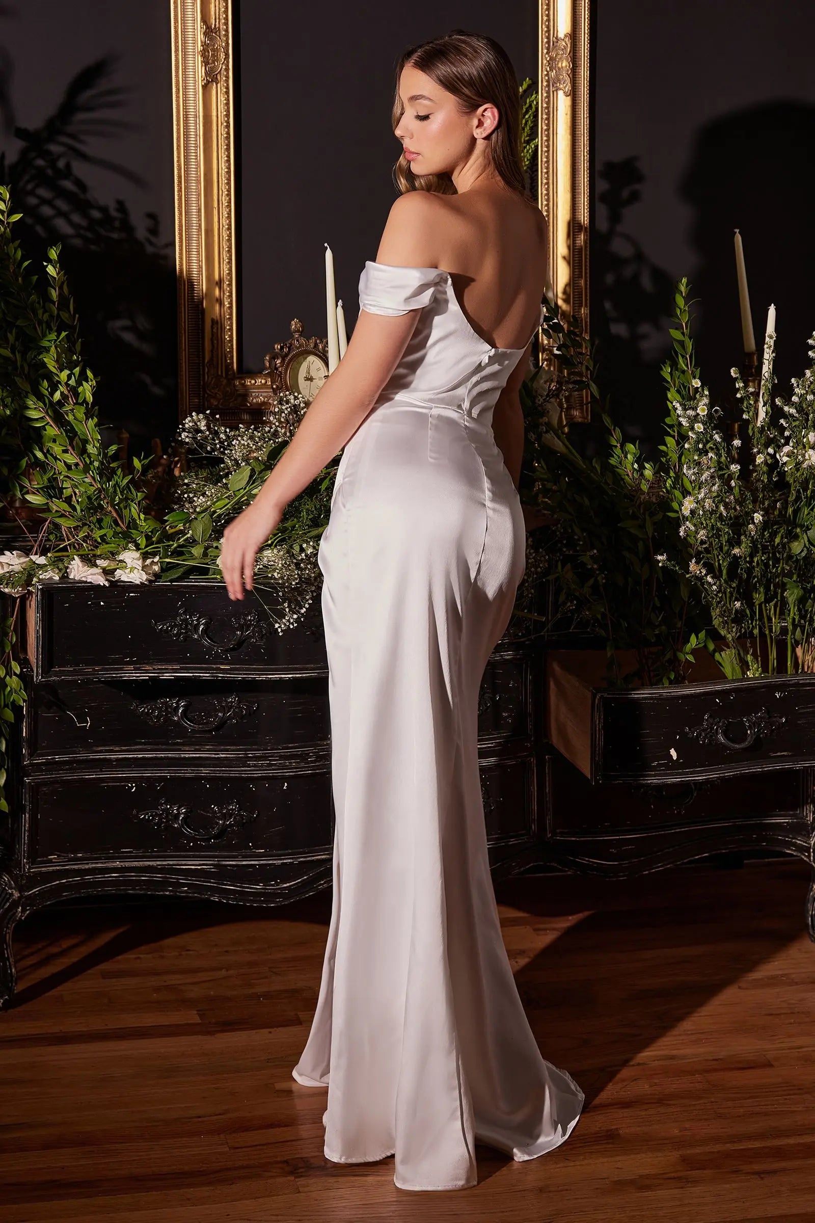 Enkel vit klänning 7492W Joliebridal